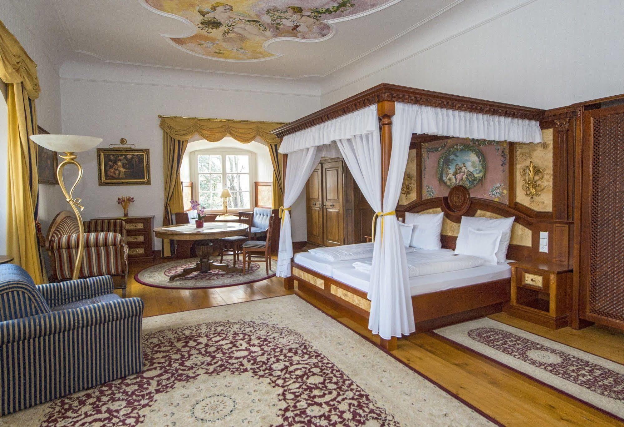 Hotel Schloss 3*